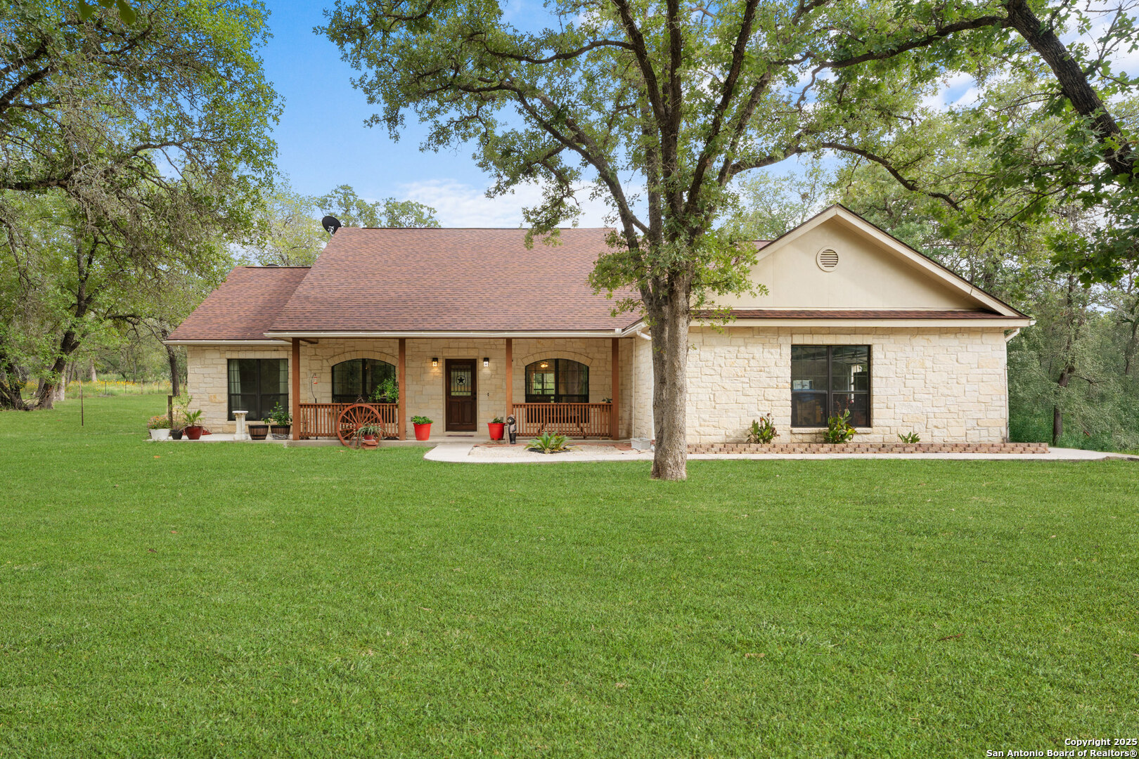 205 Oak Hollow Dr