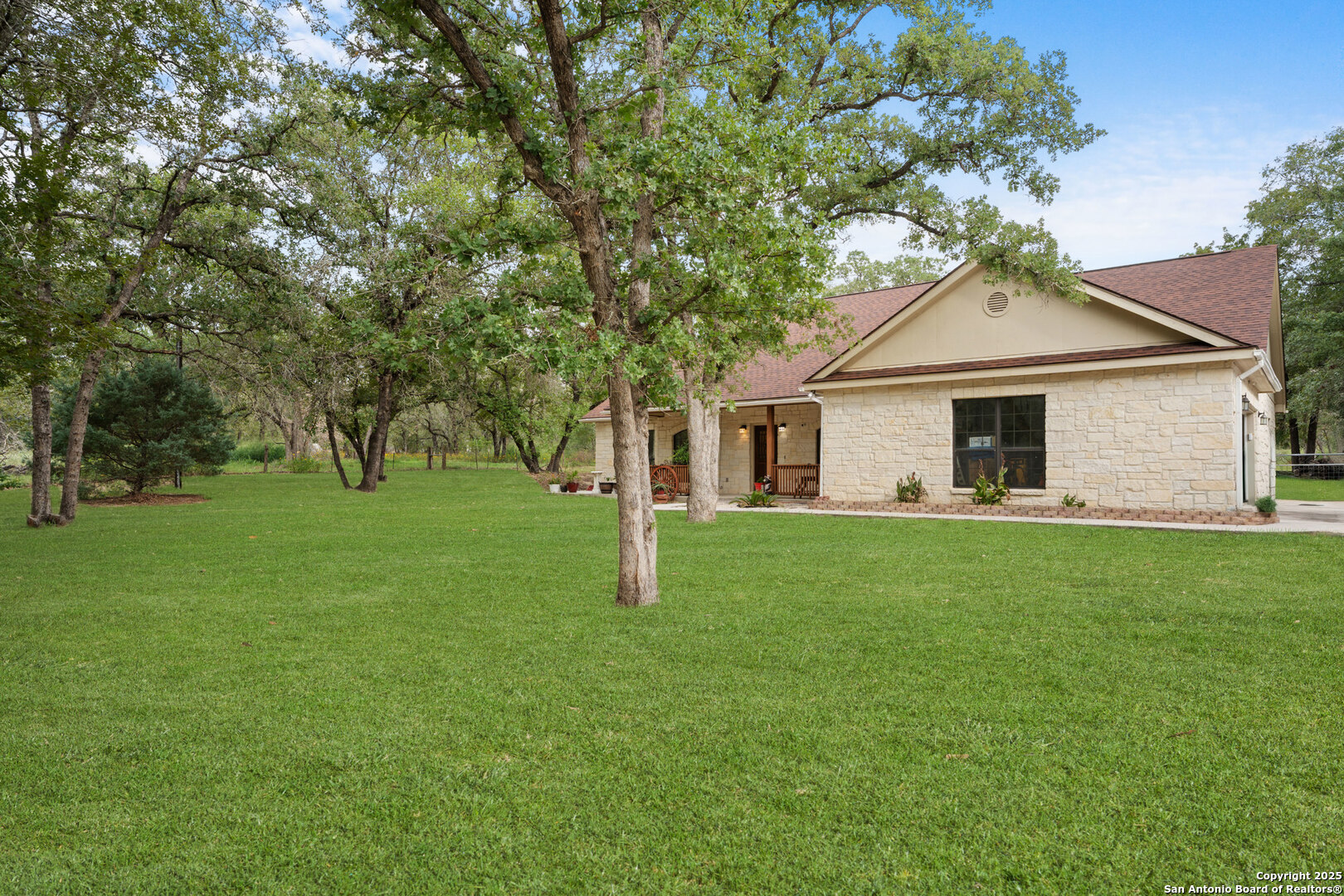 205 Oak Hollow Dr