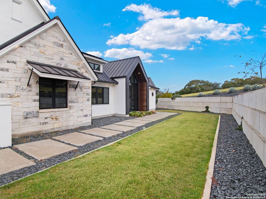 Photo of 10803 Nina Ridge, San Antonio, TX 78255 (MLS # 1925255)