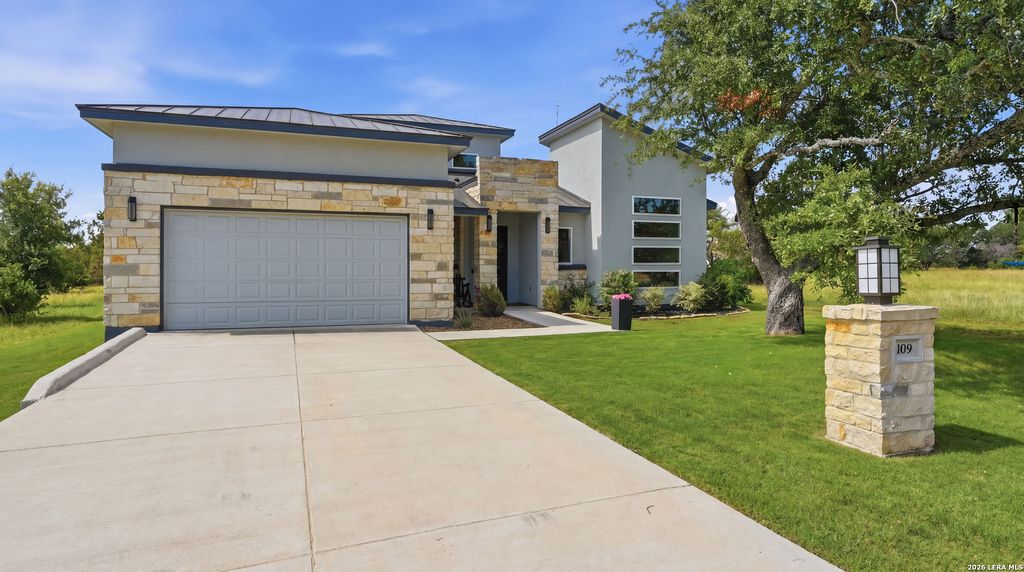 Photo of 109 CAP ROCK, Horseshoe Bay, TX 78657 (MLS # 1971444)
