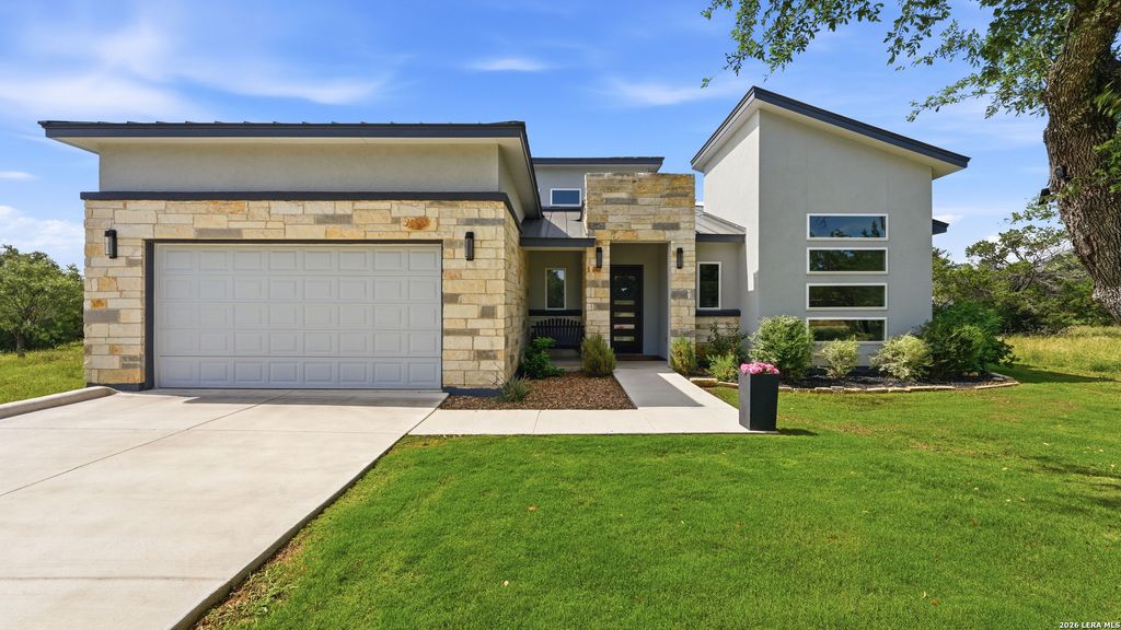 Photo of 109 CAP ROCK, Horseshoe Bay, TX 78657 (MLS # 1971444)