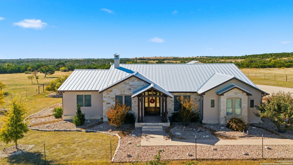 Photo of 601 Garrison Rd, Fredericksburg, TX 78624 (MLS # 1921621)