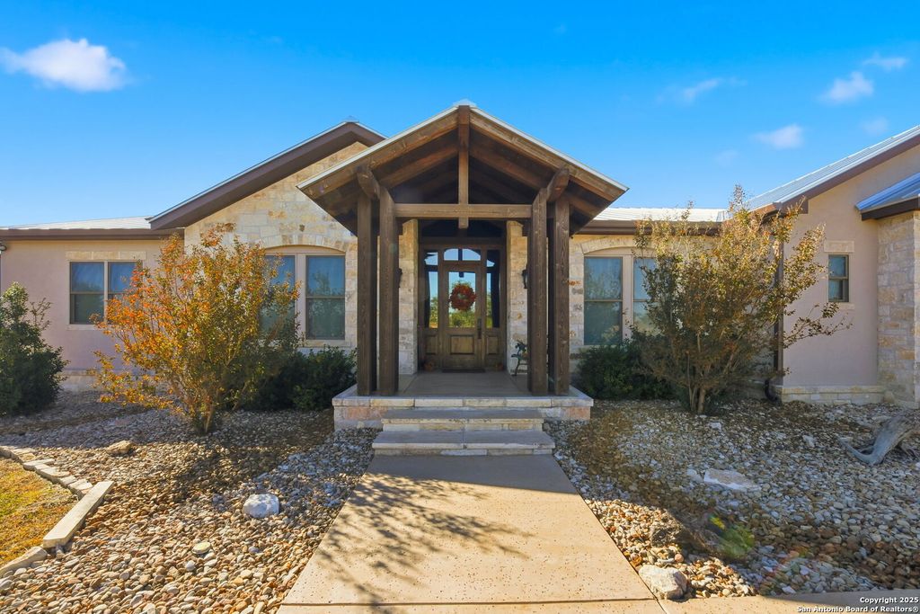 Photo of 601 Garrison Rd, Fredericksburg, TX 78624 (MLS # 1921621)