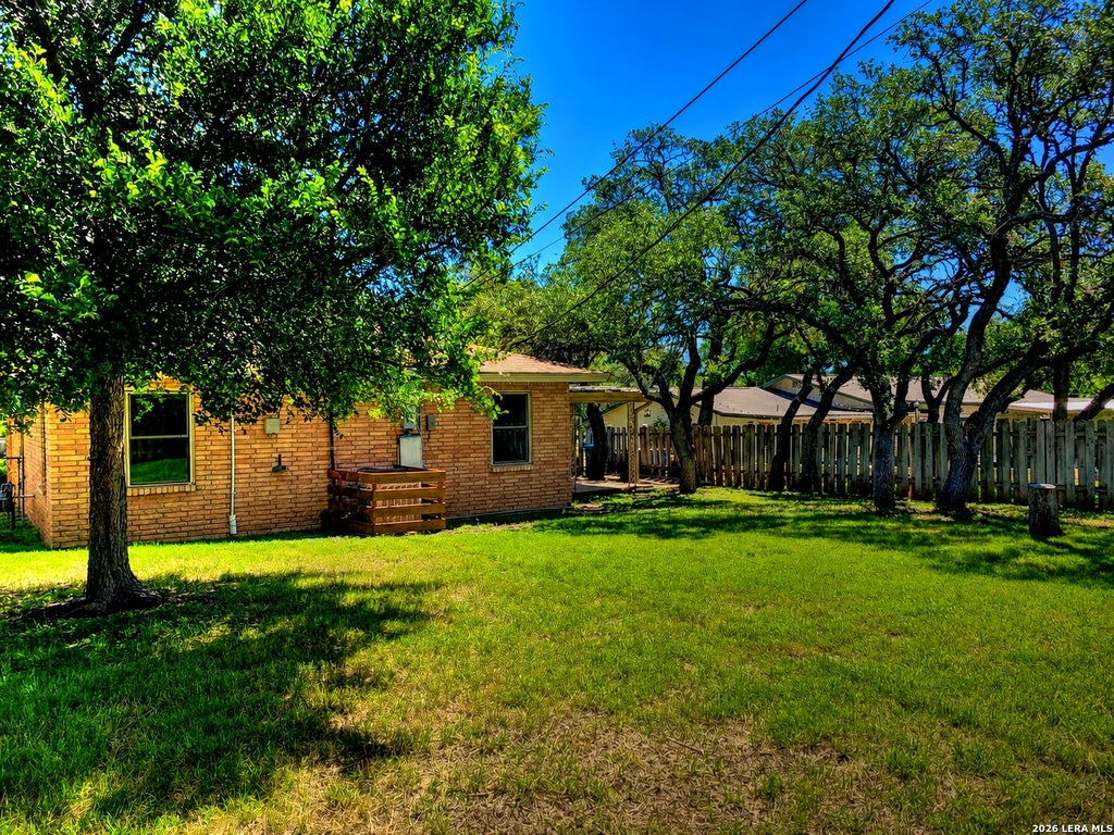 Photo of 1117 Lake Dr, Kerrville, TX 78028 (MLS # 1972452)