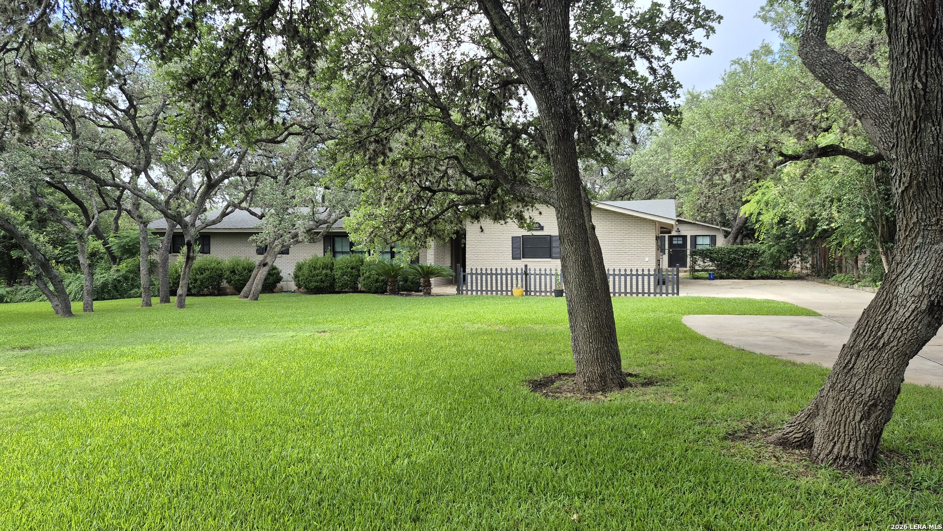 100 FLEETWOOD DR