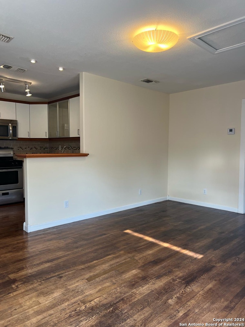 429 W Mistletoe 202