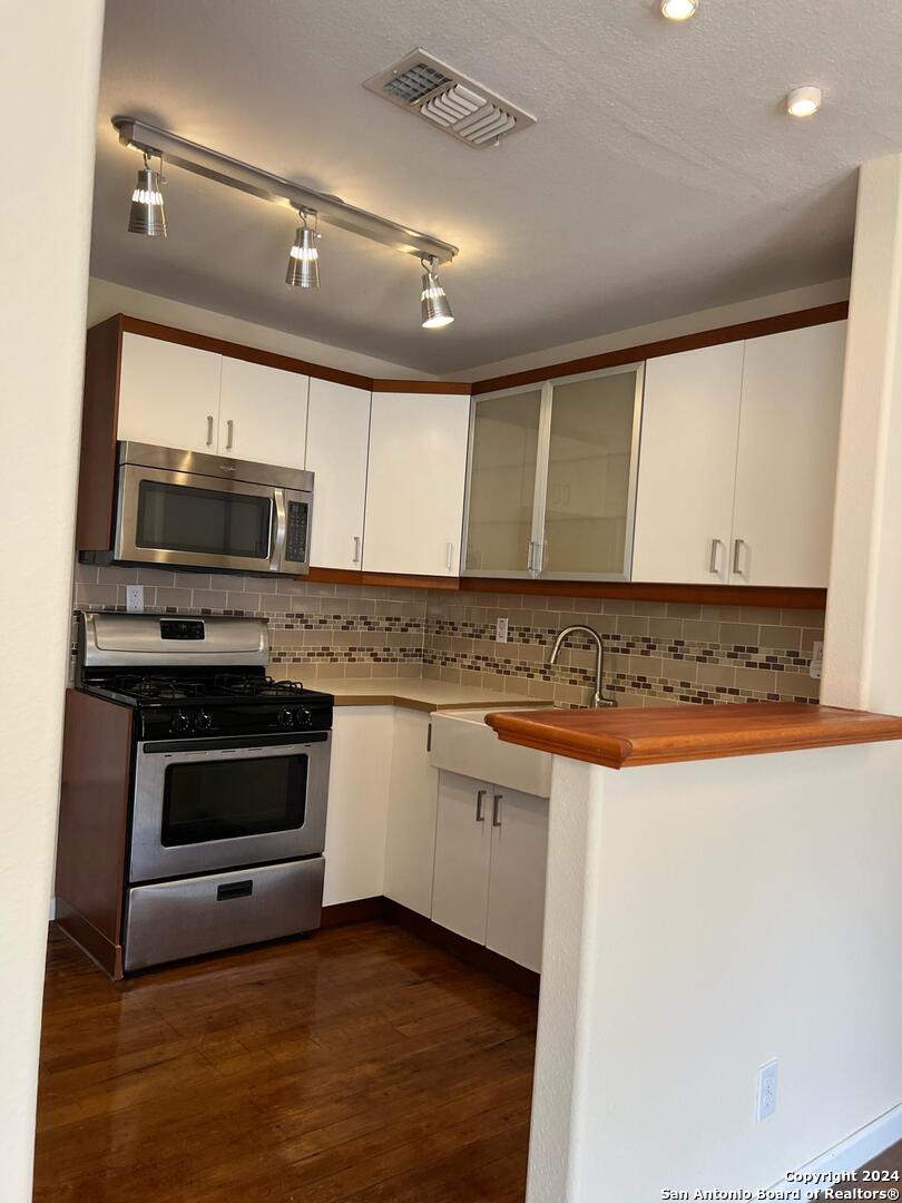 429 W Mistletoe 202