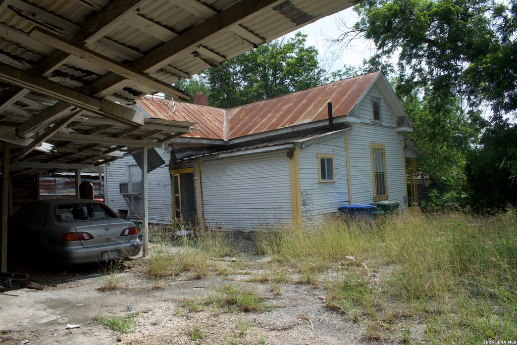 Photo of 601 N Chupaderas, San Antonio, TX 78207 (MLS # 1973361)