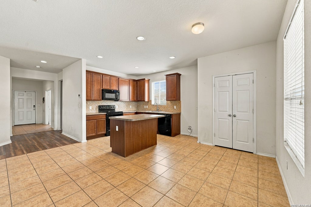 Photo of 8955 Oakwood Park, San Antonio, TX 78254 (MLS # 2020015)