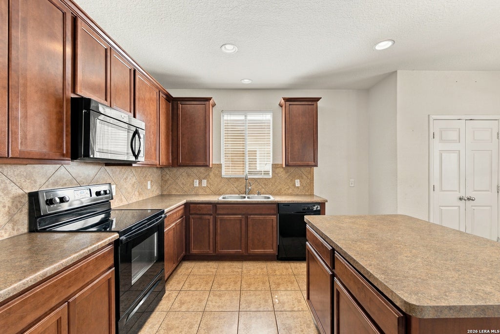 Photo of 8955 Oakwood Park, San Antonio, TX 78254 (MLS # 2020015)
