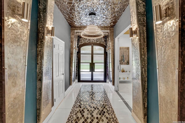 109 CHATTINGTON CT, CASTLE HILLS, TX 78213 - Image b6c2e6d261cdfdd40434ef00ca461b3e/1160286780
