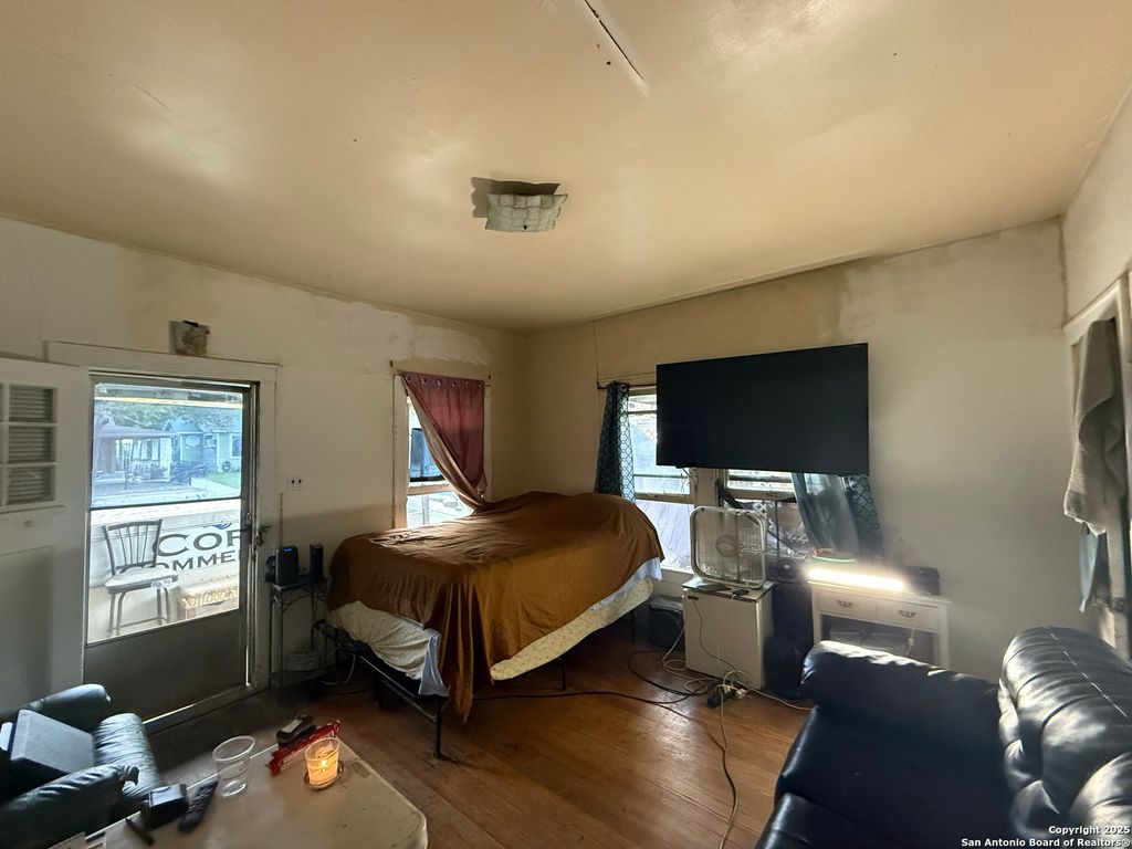 Photo of 1026 W Winnipeg, San Antonio, TX 78225 (MLS # 1909788)