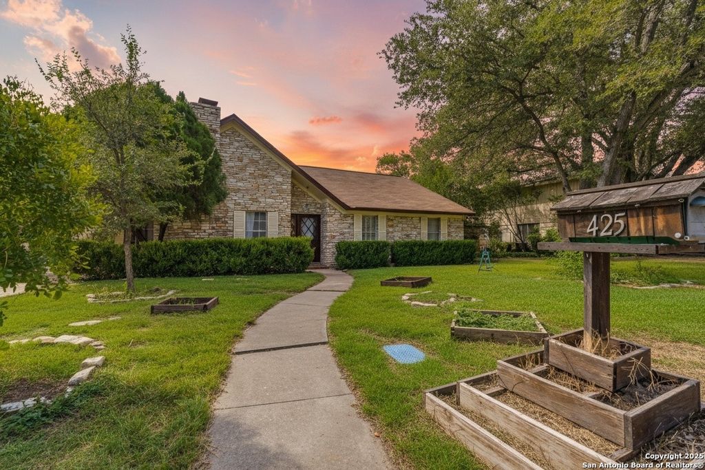 Photo of 425 Golfcrest, Windcrest, TX 78239 (MLS # 1926102)