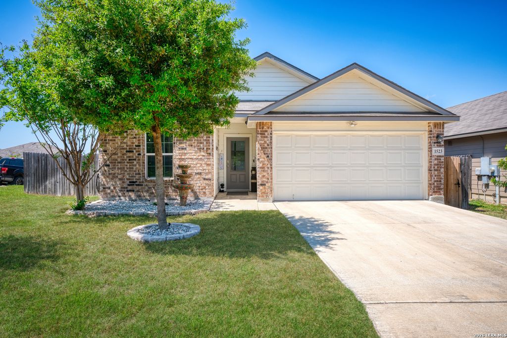 Photo of 1523 Mossy Jasper, San Antonio, TX 78245 (MLS # 1954946)