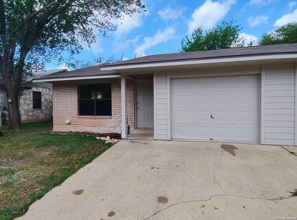 Photo of 181 Bluebonnet Cir, Boerne, TX 78006 (MLS # 1957813)