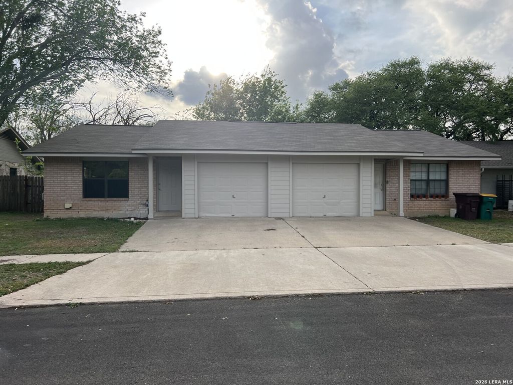 Photo of 181 Bluebonnet Cir, Boerne, TX 78006 (MLS # 1957813)