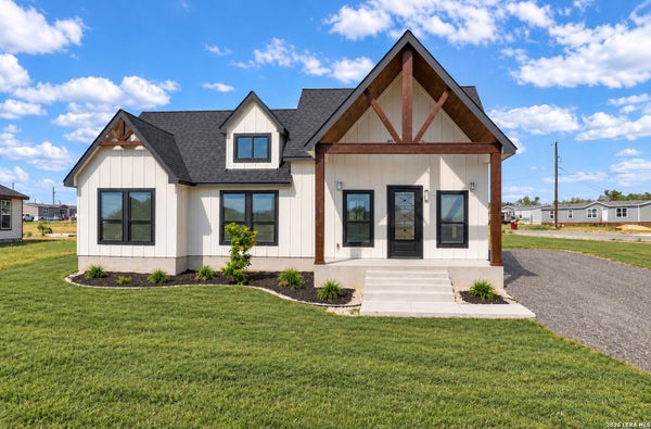 16911 RANCHO ESCONDIDO, ATASCOSA, TX 78002 - Image b7817f7c5bee85638a623e867f2bbe1a/4002001776