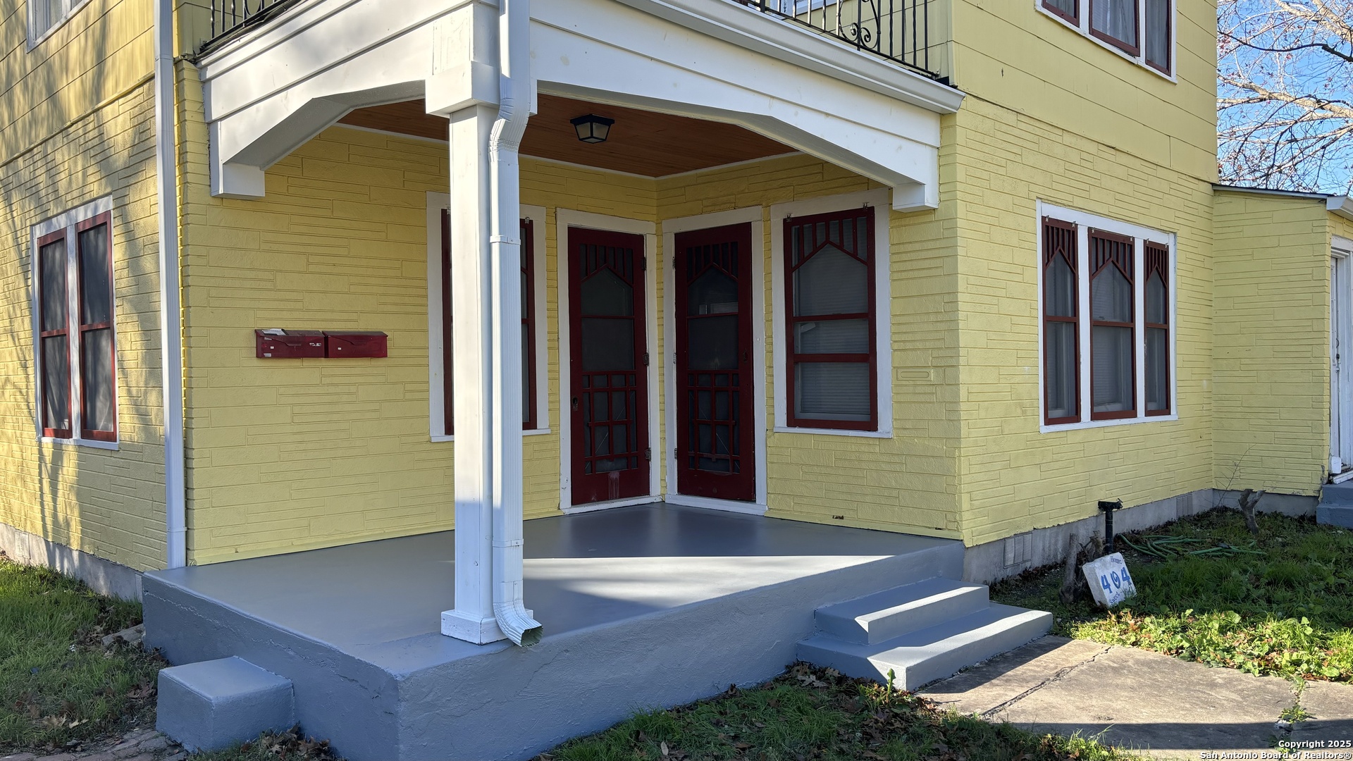 404 DONALDSON AVE