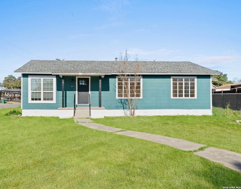 Search 2551 W SUMMIT San Antonio TX 78228