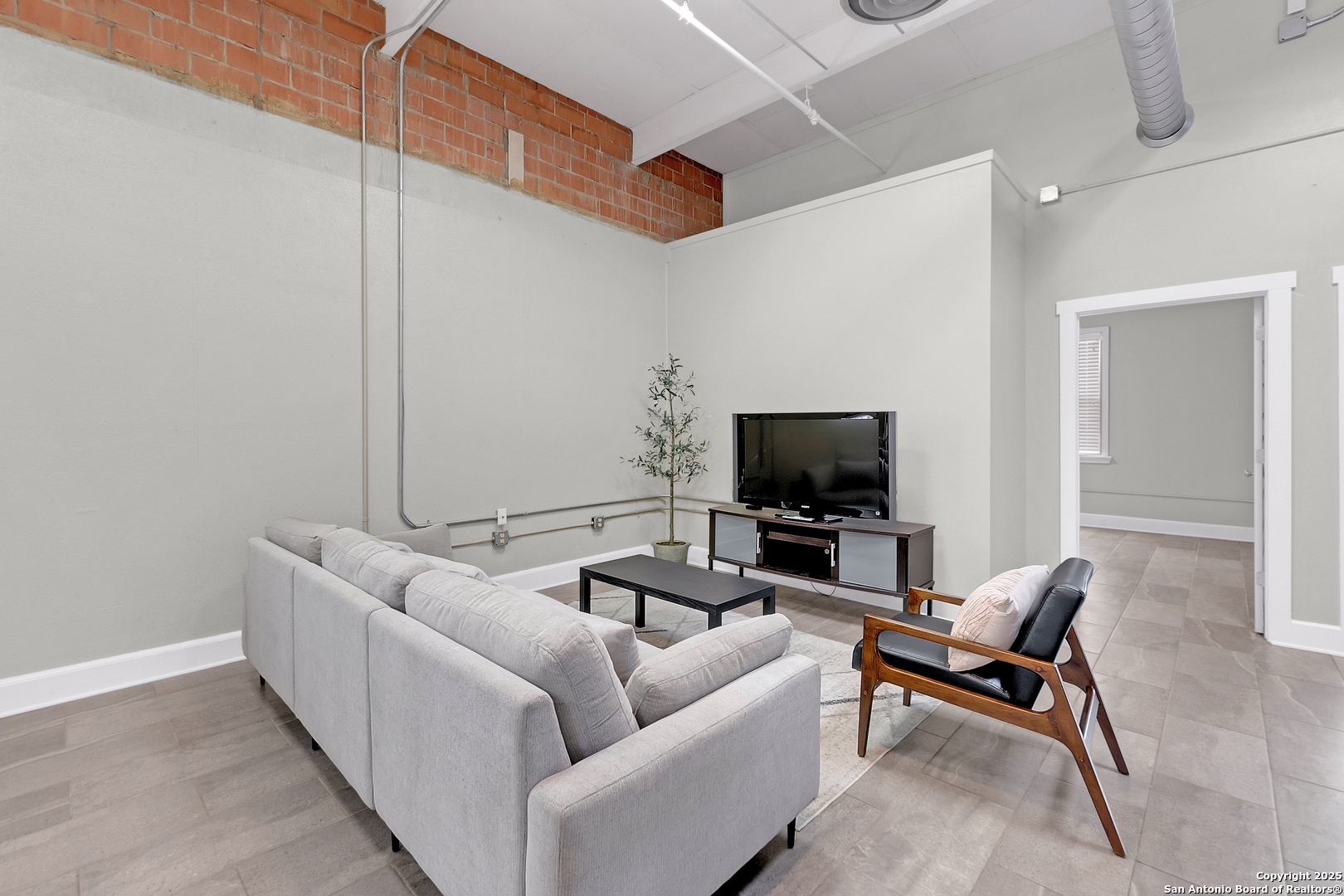 3363 E COMMERCE ST 101