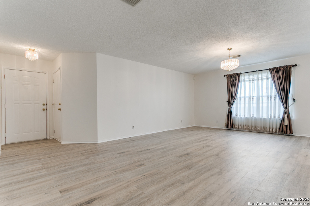 13502 Hickory Tavern