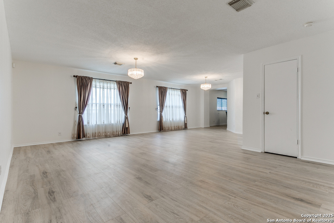 13502 Hickory Tavern