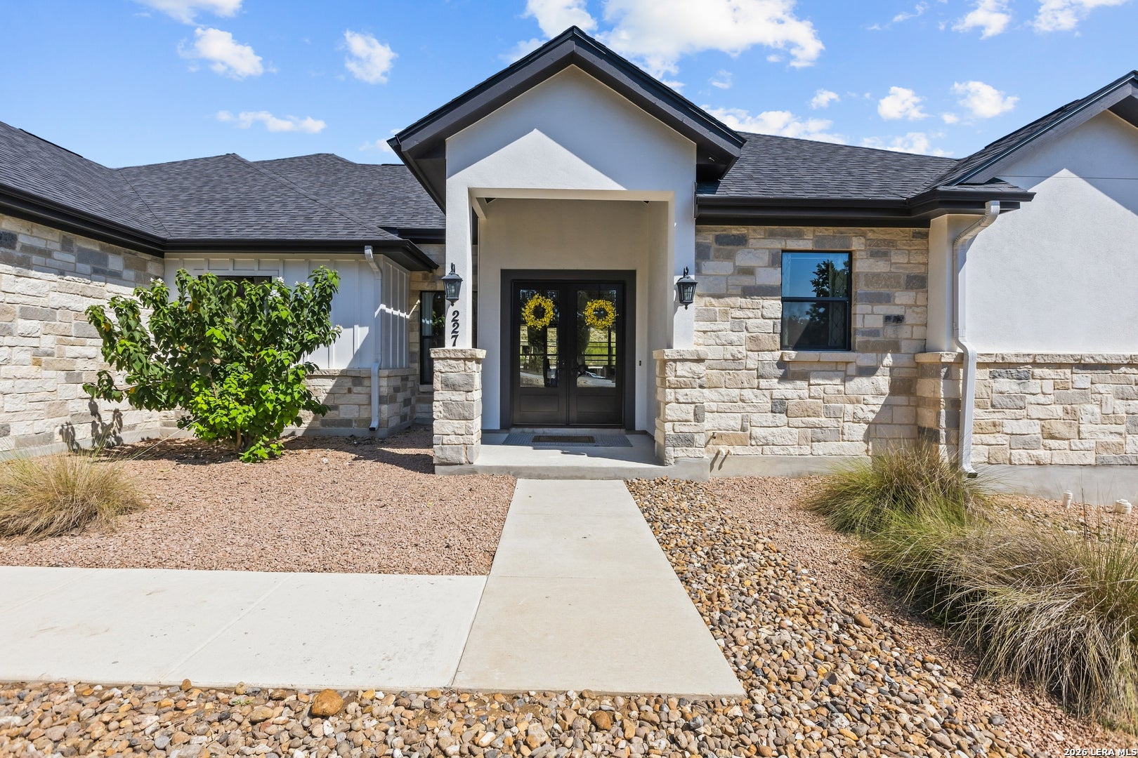 227 PARADISE HLS