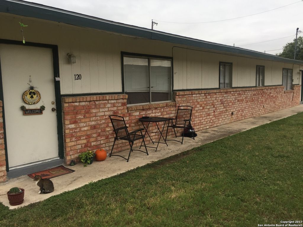 Photo of 144 W Villaret Blvd 132 #132, San Antonio, TX 78221 (MLS # 1916757)