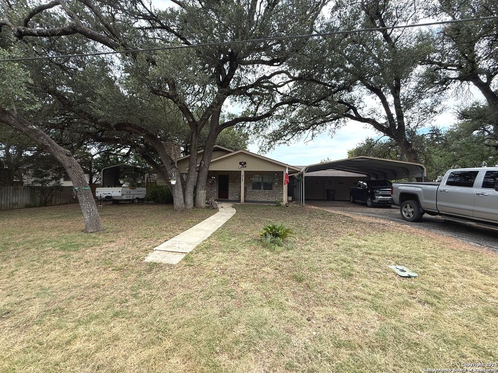 Photo of 717 Lookout, Canyon Lake, TX 78133 (MLS # 1890464)