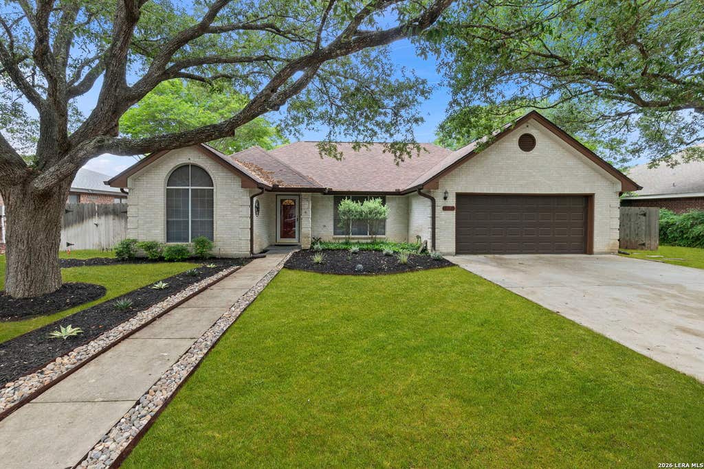 Photo of 920 Queens Dr, New Braunfels, TX 78130 (MLS # 1966598)