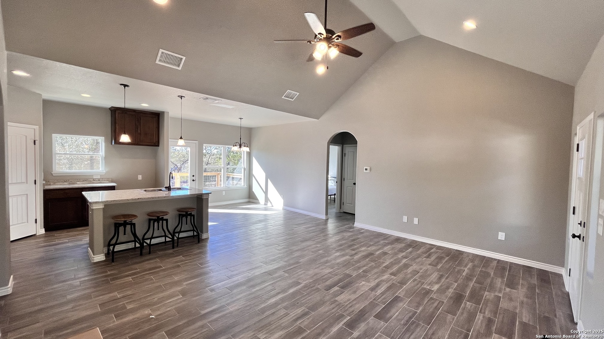 946 Cypress Dr