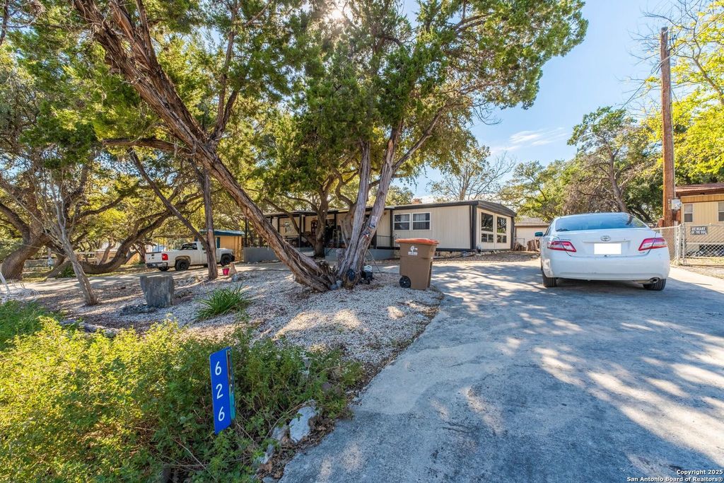 Photo of 626 Flintstone Dr, Canyon Lake, TX 78133 (MLS # 1915208)