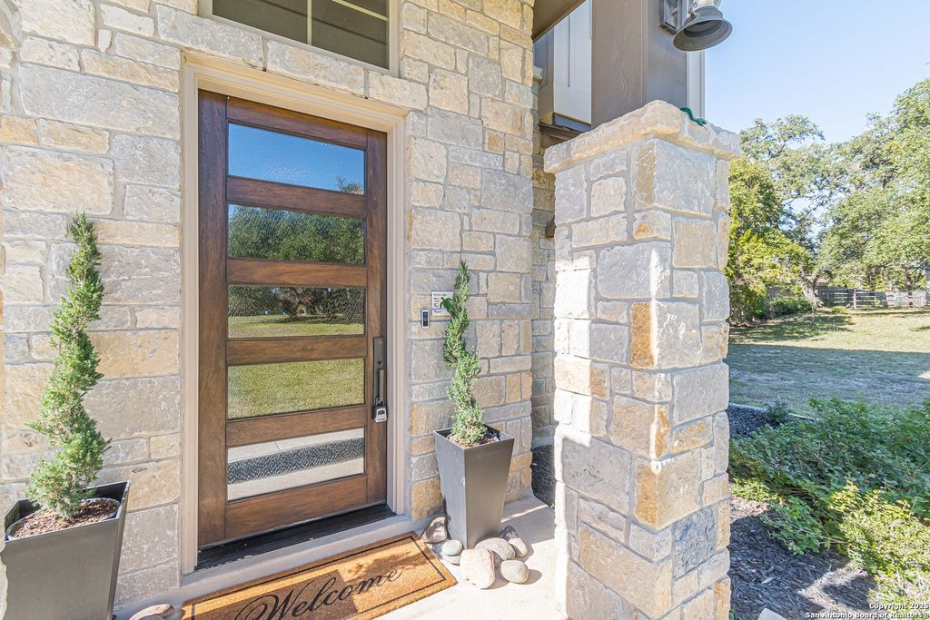 Photo of 561 Five Oaks, Canyon Lake, TX 78133 (MLS # 1887274)