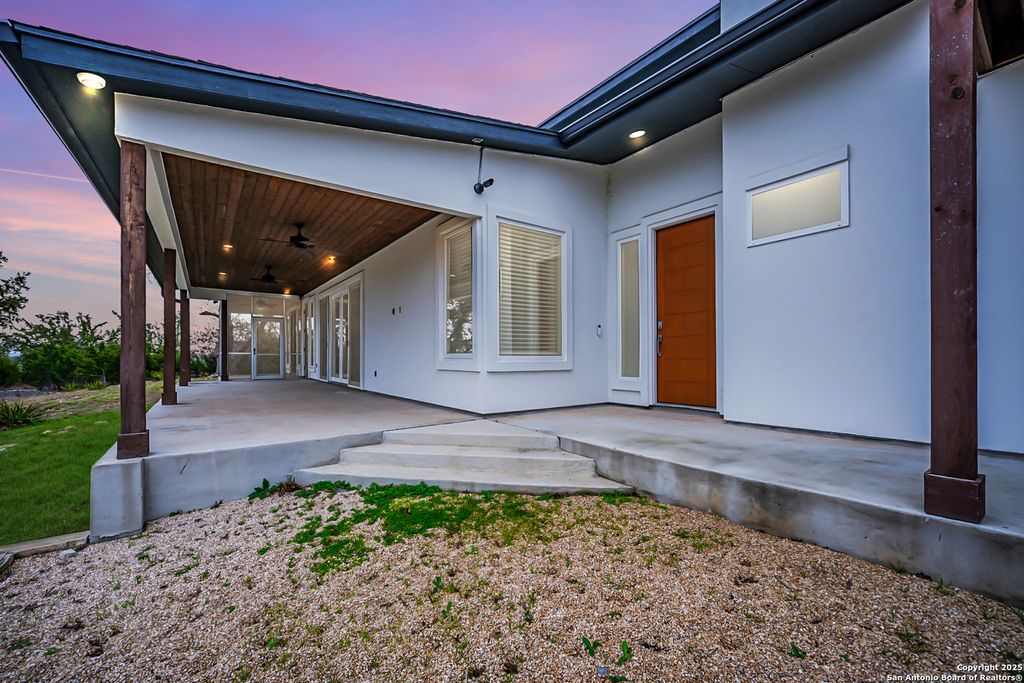 Photo of 2109 Bella Vista, Canyon Lake, TX 78133 (MLS # 1928490)