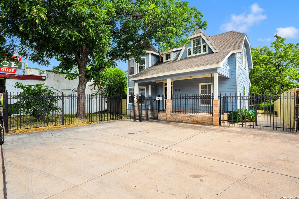 Photo of 1615 W Commerce St, San Antonio, TX 78207 (MLS # 2019186)
