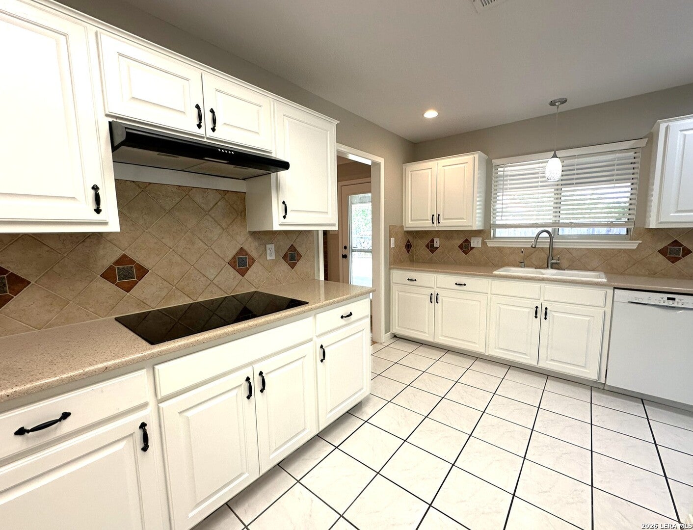 909 QUEENS DR