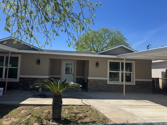 919 AVENUE C, EAGLE PASS, TX 78852 - Image b8b5dc20bb75705a4058a6bb68bc5d42/1229368492