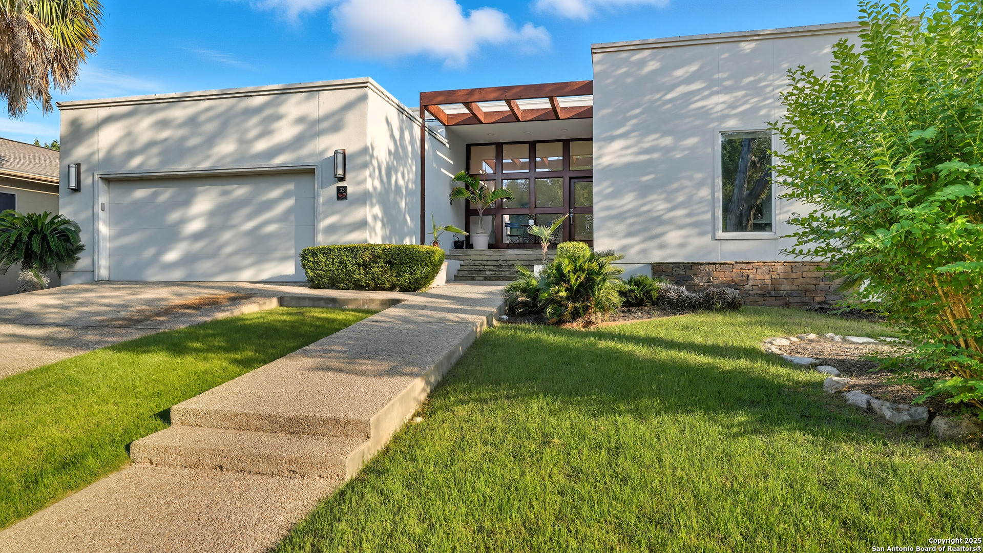 33 Laurel Trail