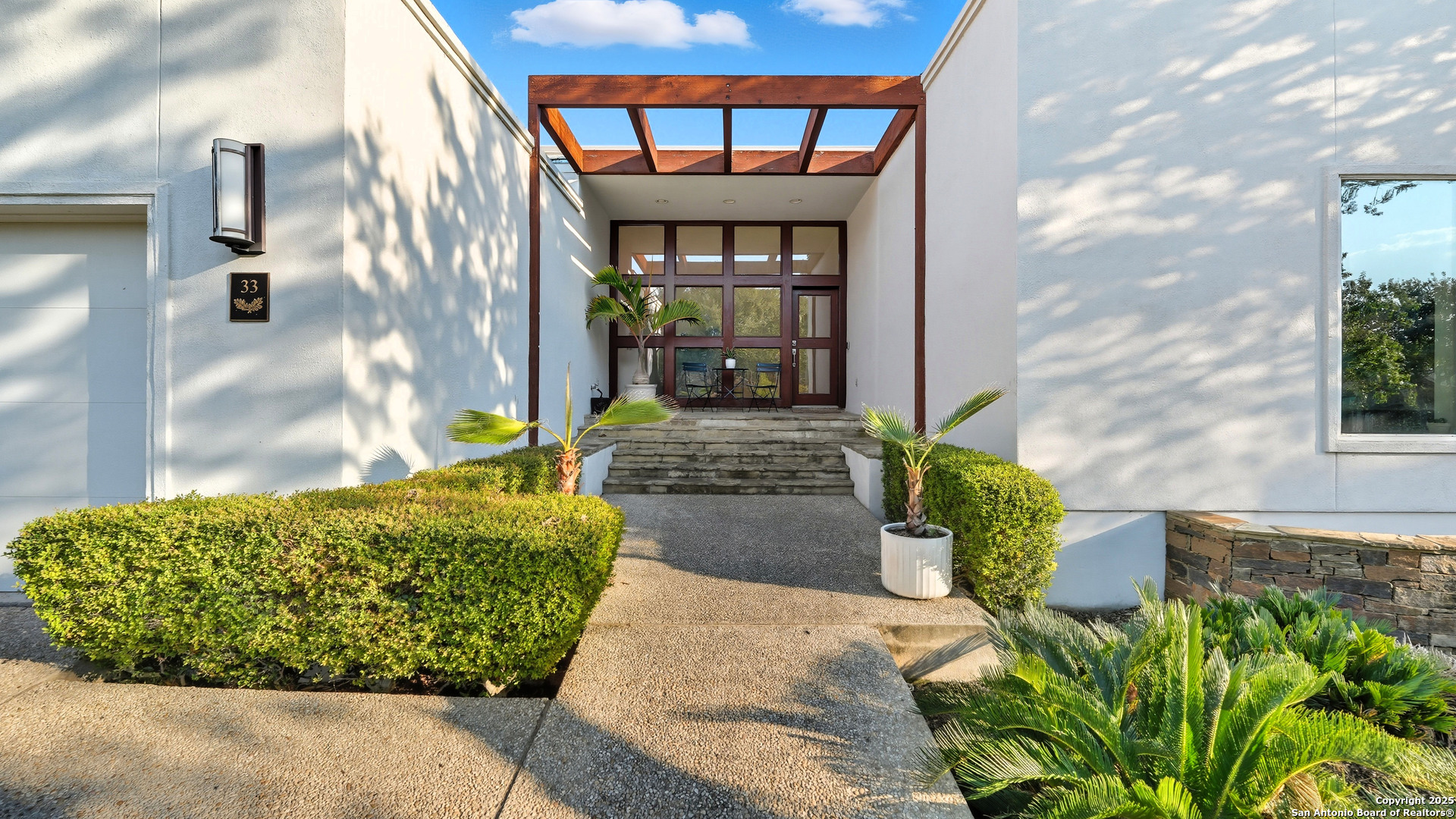 33 Laurel Trail