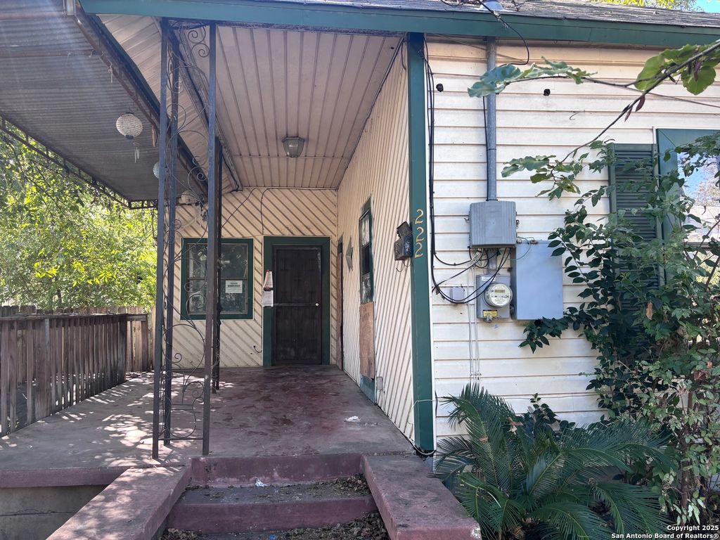 Photo of 222 Sandmeyer, San Antonio, TX 78208 (MLS # 1922301)
