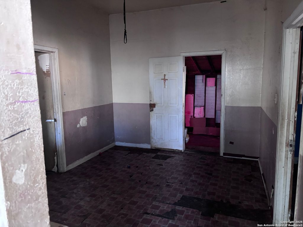 Photo of 222 Sandmeyer, San Antonio, TX 78208 (MLS # 1922301)