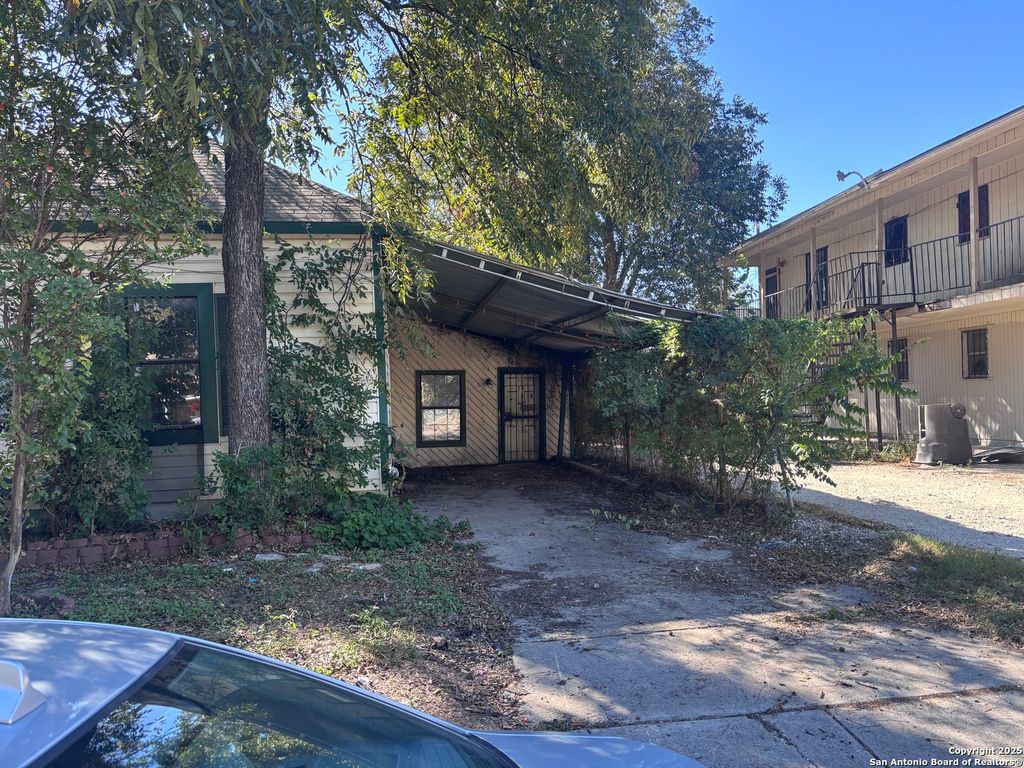 Photo of 222 Sandmeyer, San Antonio, TX 78208 (MLS # 1922301)