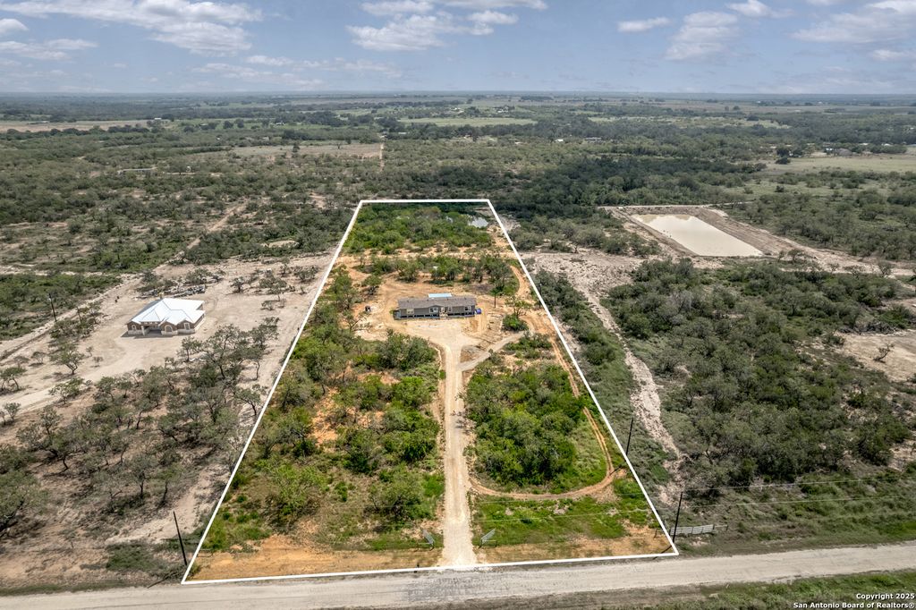 Photo of 2469 County Road 124, Floresville, TX 78114 (MLS # 1908612)