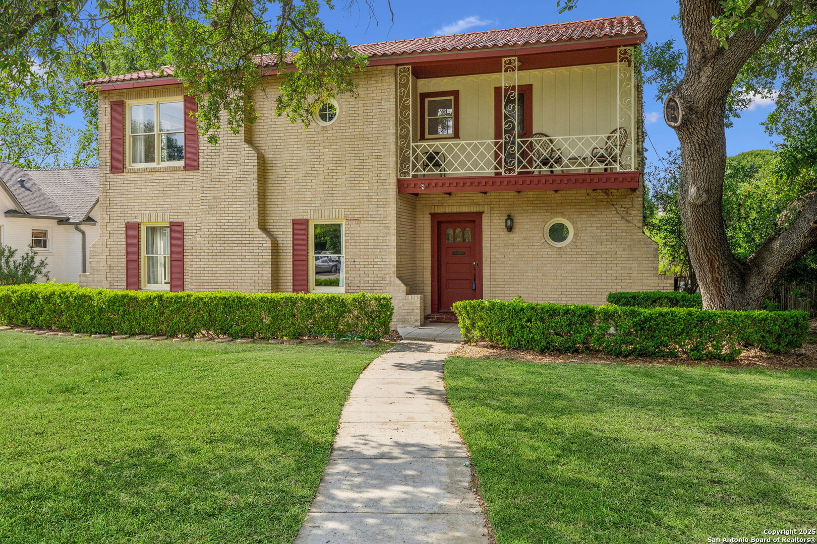 2112 W Gramercy