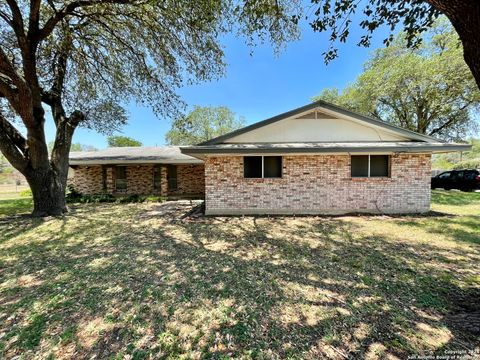 A home in Hondo