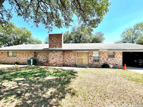 A home in Hondo