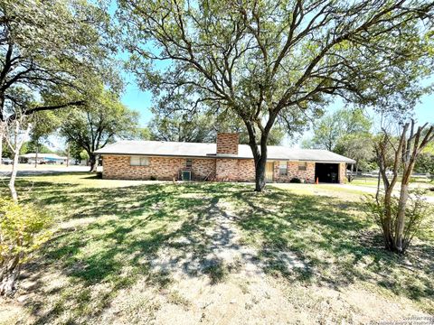 A home in Hondo