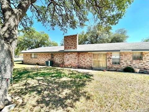 A home in Hondo