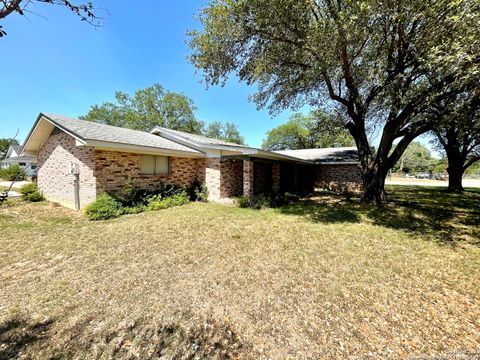 A home in Hondo