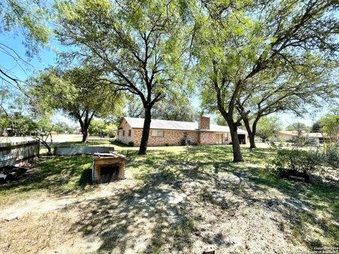 A home in Hondo